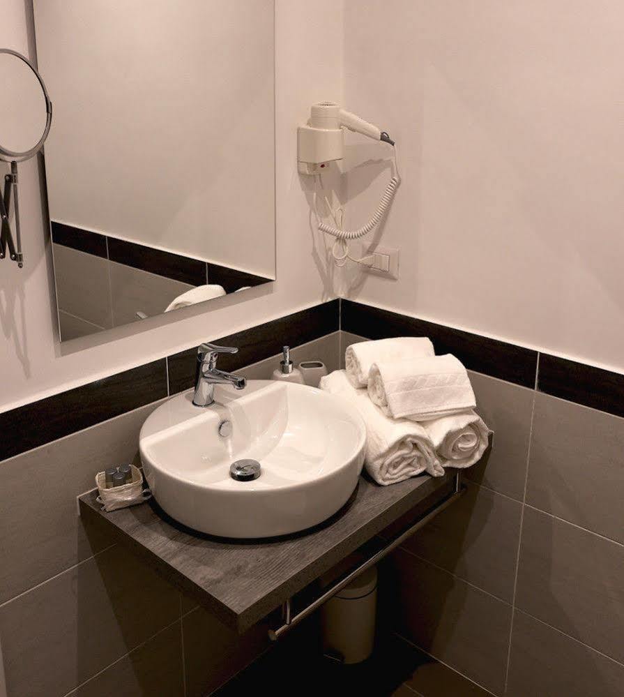 Le Coq Suites Рим Экстерьер фото